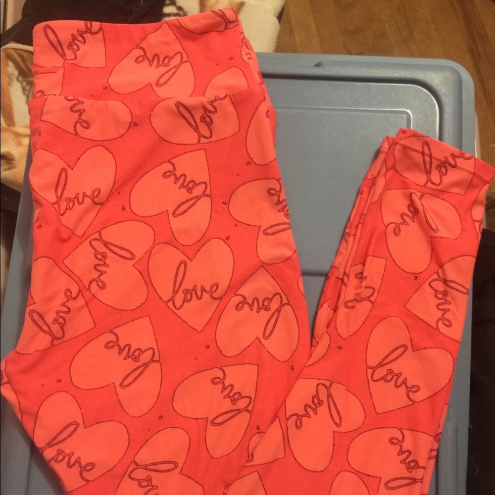 Valentine’s Day LuLaRoe tall and curvy leggings!